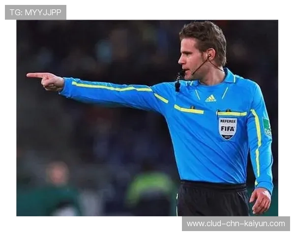 足球裁判员选拔进入校园推广阶段，足球裁判员入场程序